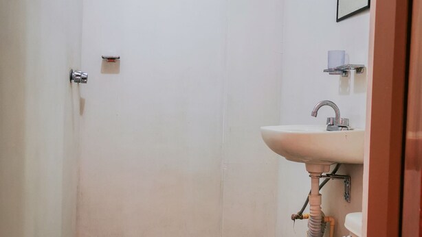Standard Quadruple Room | Bathroom