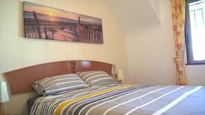 2 soverom, safe på rommet, strykejern/-brett og wi-fi (inkludert)