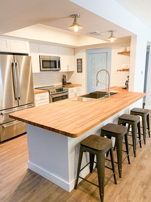 Fridge, microwave, oven, stovetop - Close to it all Scottsdale Home!  Heated Pool¹ + Hot Tub.  Pet Friendly! (Scottsdale)