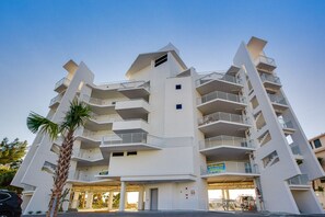 Exterior - 
Top-Floor Gulf-Front Oasis♥ Panoramic Balcony Sunsets, Pool♥Few Steps To Sand (Treasure Island)