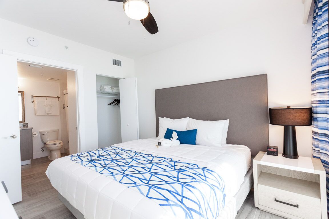 Listen to the Ocean at the Beachfront ♥ Rooftop Deck, Sunsets, Private Balcony