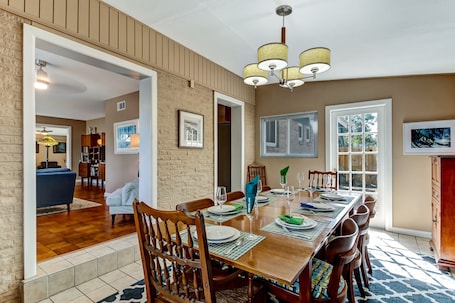 Dining. Heated Private Pool - Bring your Kayak