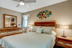 3 bedrooms, desk, iron/ironing board, free WiFi