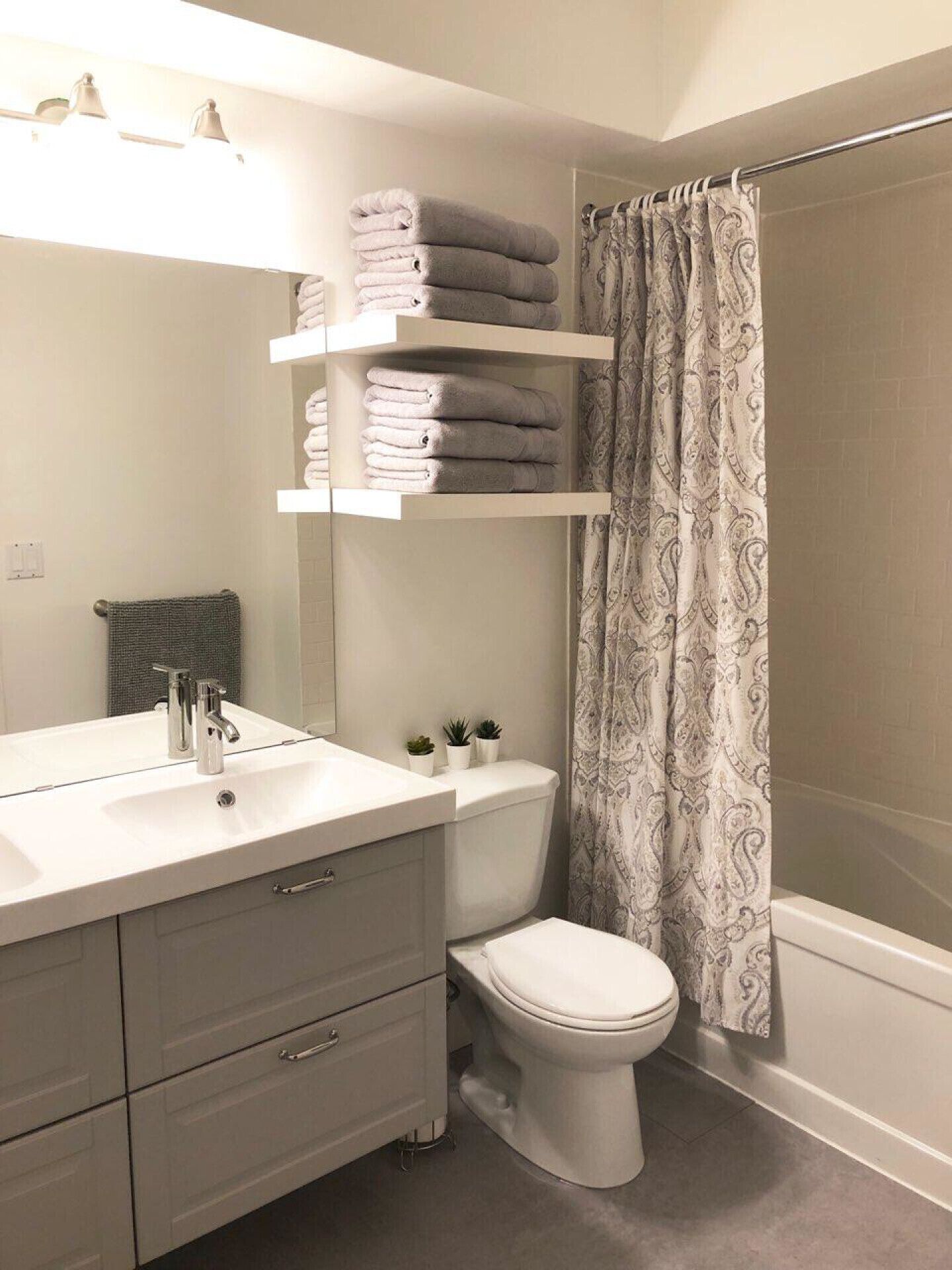 Charming Apartment near the Sea Wall