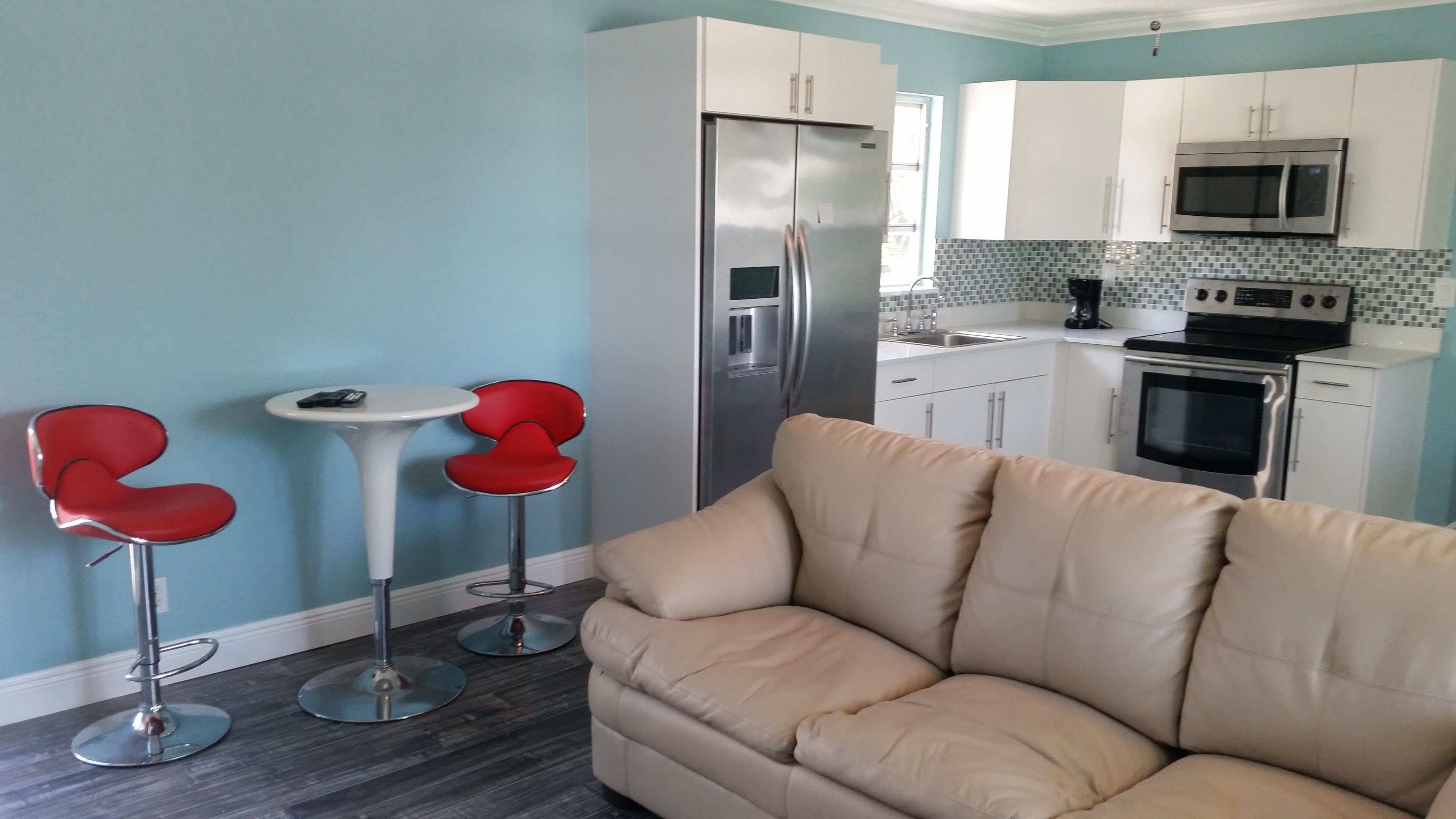 Large and Beautiful, with private terrace, a few steps from the beach.