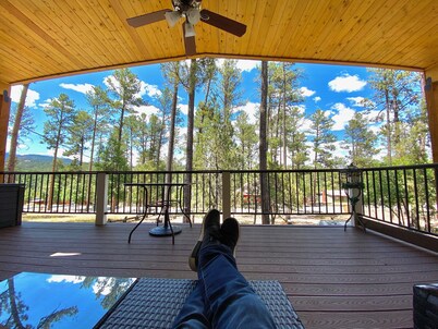 Cabina Pine Ridge accogliente e rustica con splendida vista - Midtown Ruidoso