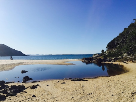 Beach. Zaemar Garden a private beach retreat,100m Rec Club & Wallis Lake boat ramp