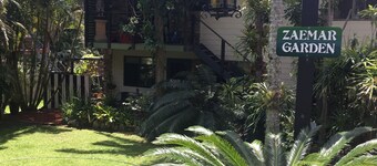 Zaemar Garden a private beach retreat,100m Rec Club & Wallis Lake boat ramp