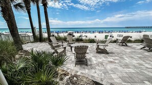 On the beach - STUNNING BEACH VIEWS! PIRVATE, COZY CONDO @CALYPSO RESORT! FREE VIP PARKING!! (PANAMA CITY BEACH)