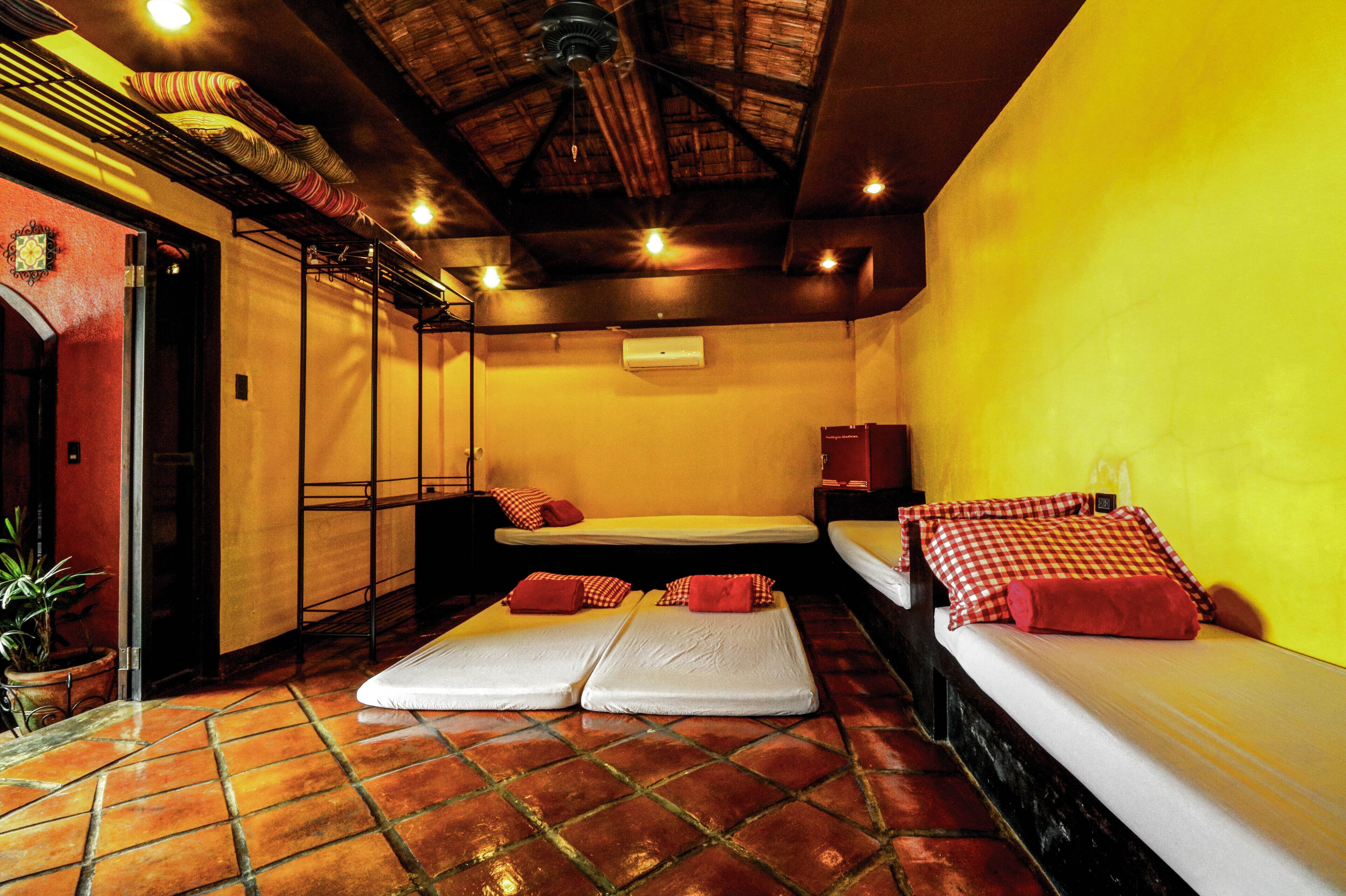 4 bedrooms, bed sheets