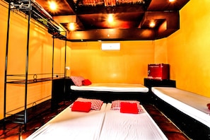 4 bedrooms, bed sheets