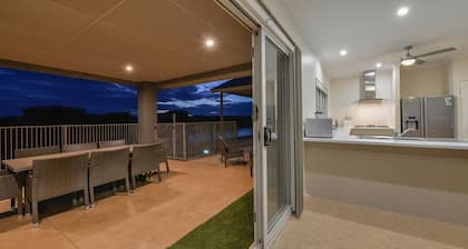 EXMOUTH HOUSE: KESTREL: Exmouth Marina