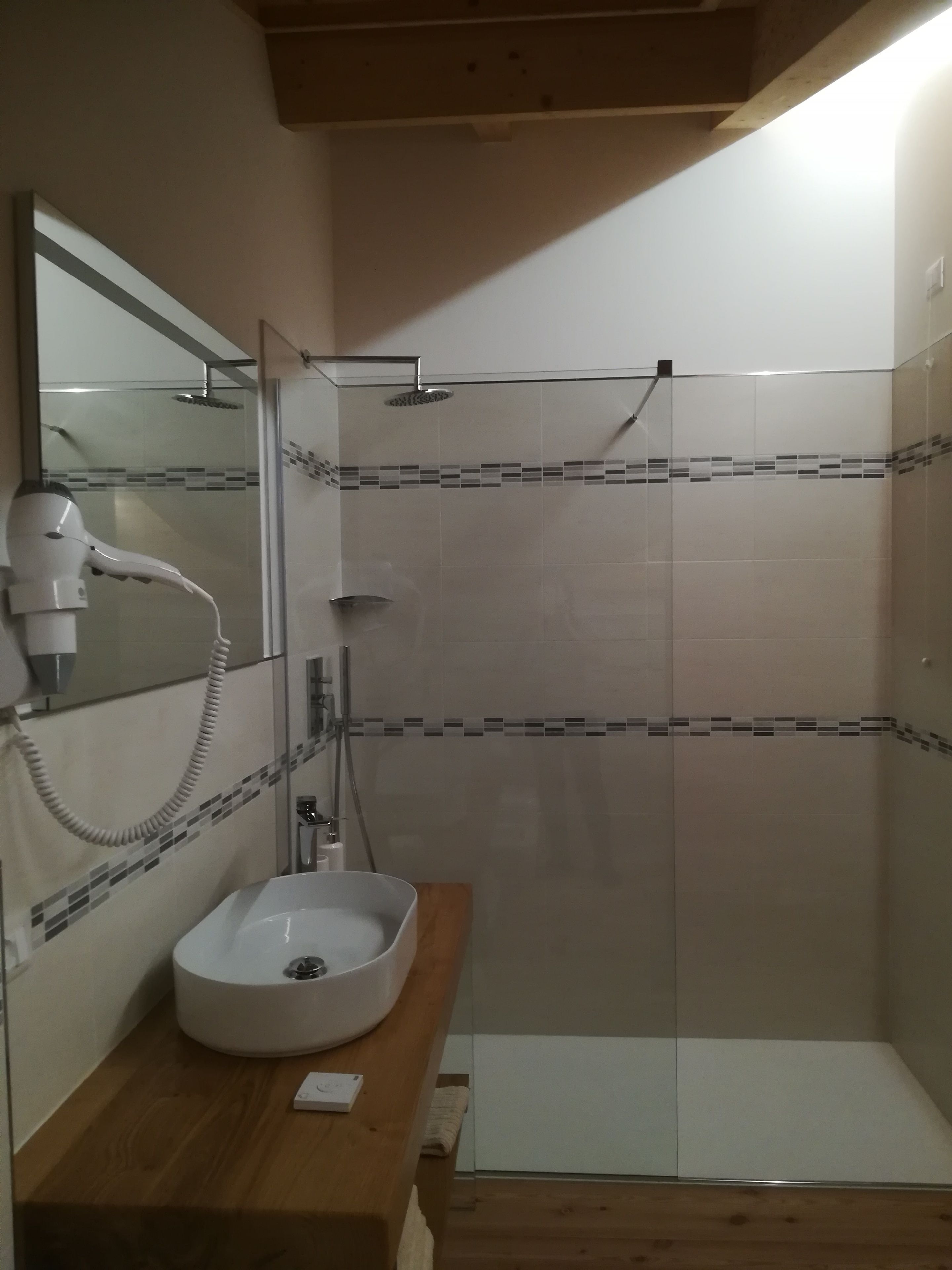 standard double room | bathroom | jetted bath, rainfall showerhead, free toiletries, hair dryer