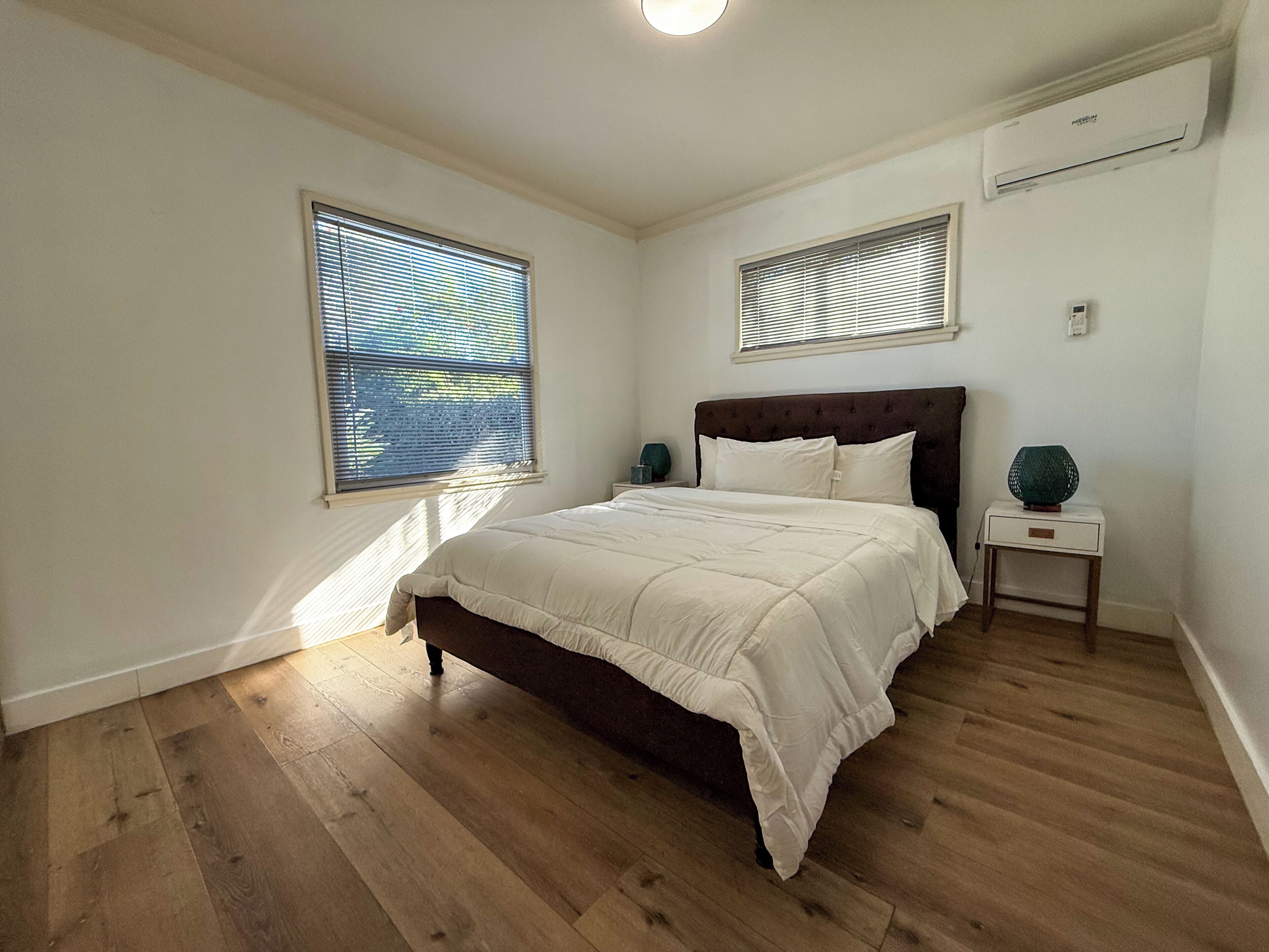 2 chambres, bureau, fer et planche à repasser, accès au Wi-Fi (inclus)