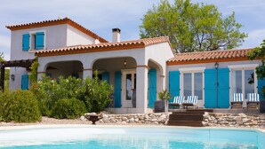A two-story house with a swimming pool, blue shutters, and outdoor seating. - Stylish Family Villa in Félines (Félines-Minervois)