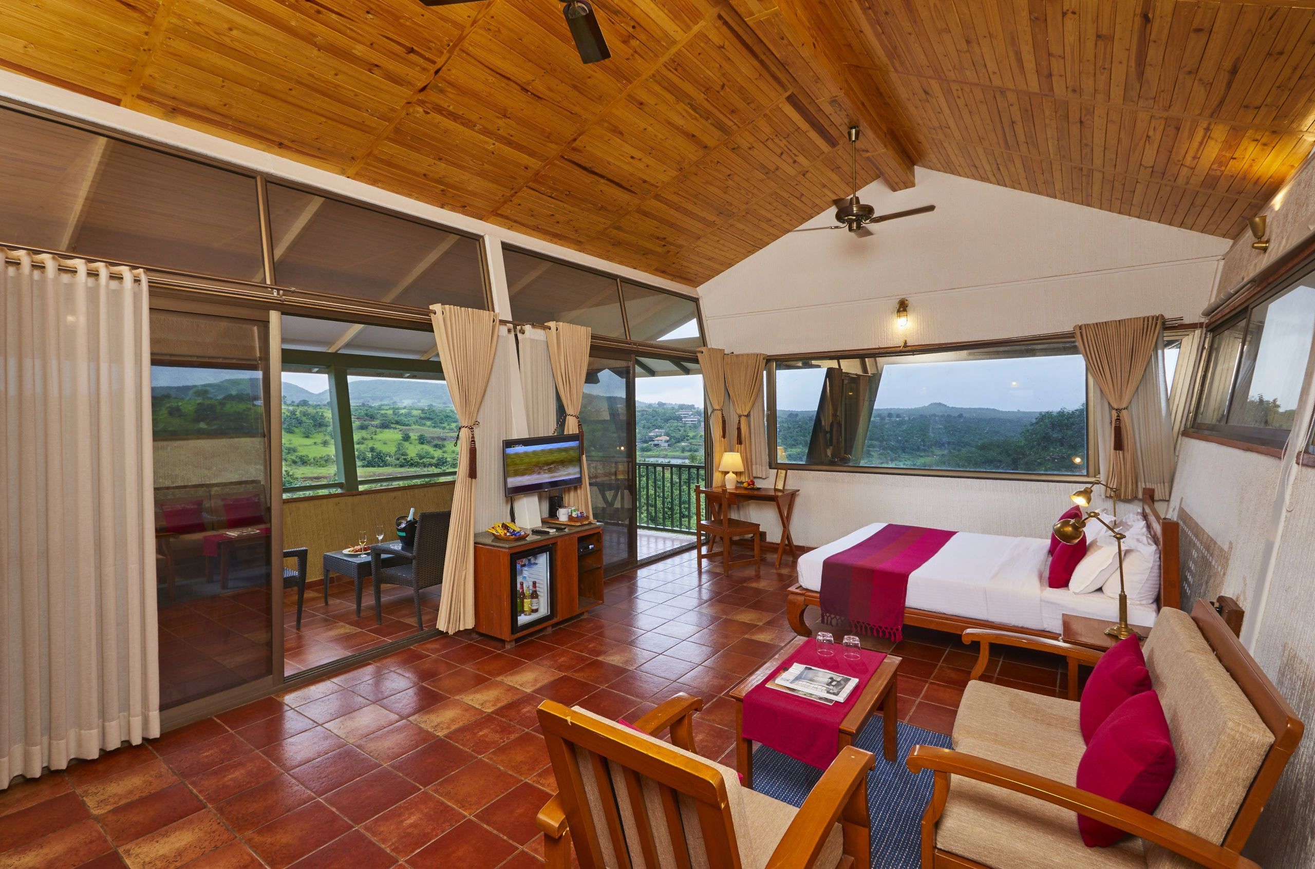 Habitación Premium, 1 cama Queen size | Caja de seguridad en la habitación y cortinas blackout 