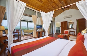 Premium Room, 1 Queen Bed | In-room safe, blackout drapes, iron/ironing board, free WiFi