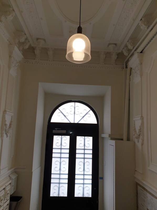 Hallway - Zuni Guest House (Lisbon)