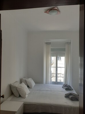 Standard Double Room, Shared Bathroom | Iron/ironing board, free WiFi, bed sheets
