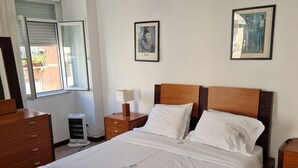 Rom – panorama, 1 queensize-seng, delt bad | Strykejern/-brett, wi-fi (inkludert) og sengetøy