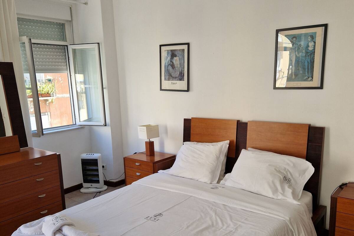 Panoramic Room, 1 Queen Bed, Shared Bathroom