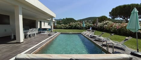 Piscine extérieure, piscine chauffée