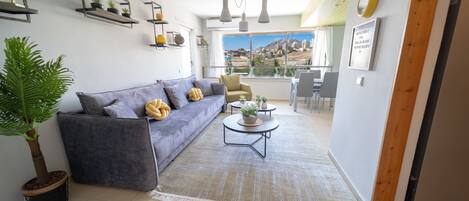 Design-huoneisto, kaupunkinäköala | Oleskelualue | LCD-televisio