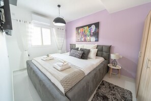Apartamento, várias camas, para não fumantes, vista para a cidade | 3 quartos, cofres nos quartos, individualmente decorados
