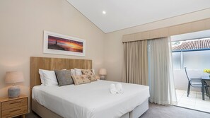 2 bedrooms, WiFi, bed sheets - Pipis On The Beach  1 - 2 Fletcher Street (Byron Bay)