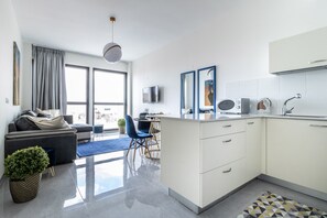 40-tums smart-tv med kabelkanaler och tv