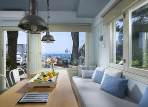 Waterfront Villa with Jetted Tub | Living area - Paradisso Beach Villas (Zakynthos)