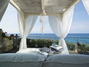 Waterfront Villa with Jetted Tub | Terrazza/patio