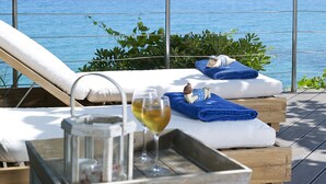 Waterfront Villa with Private Pool | Terrasse/patio
