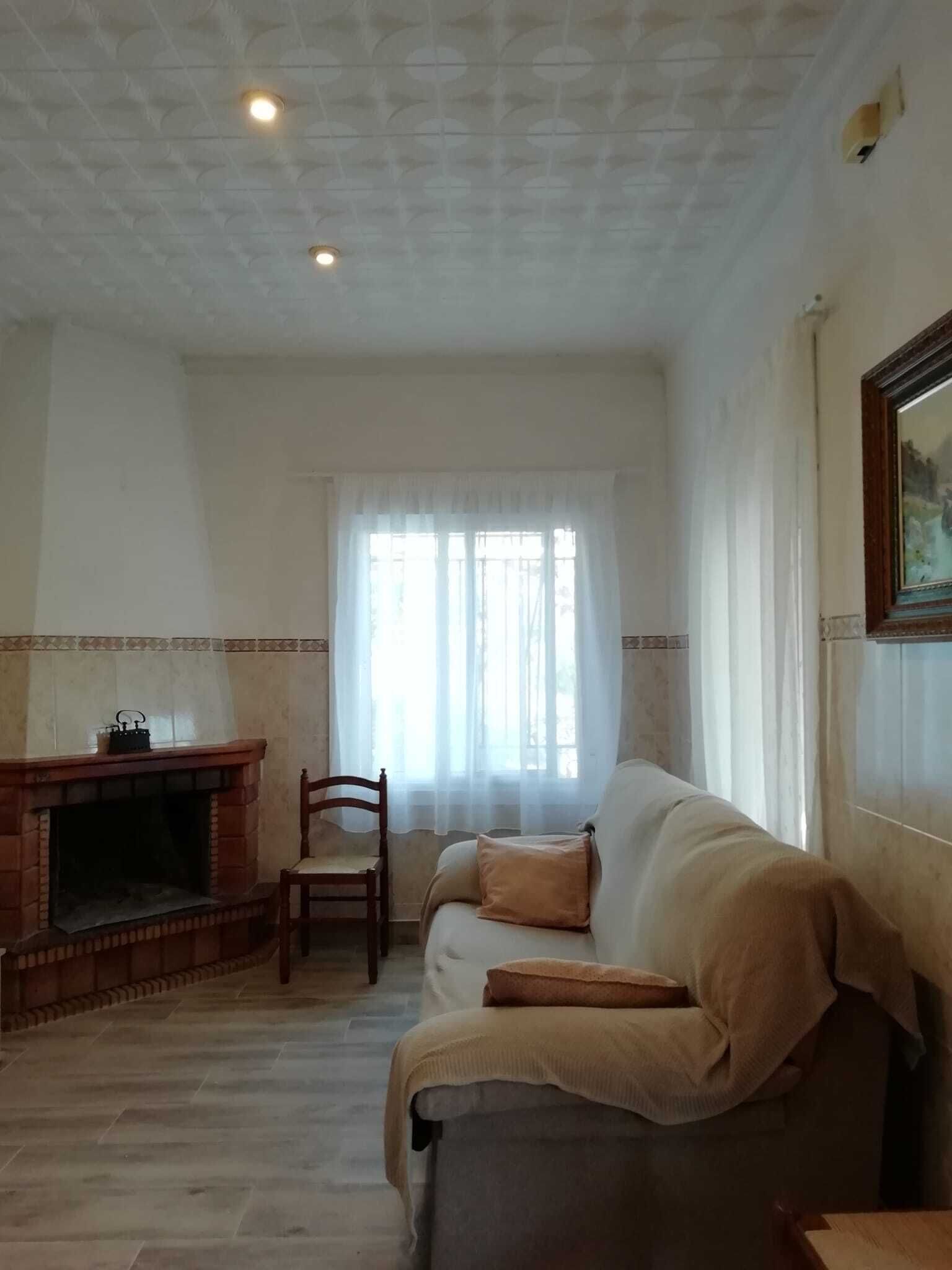 Smart-TV, Kamin, Bücher