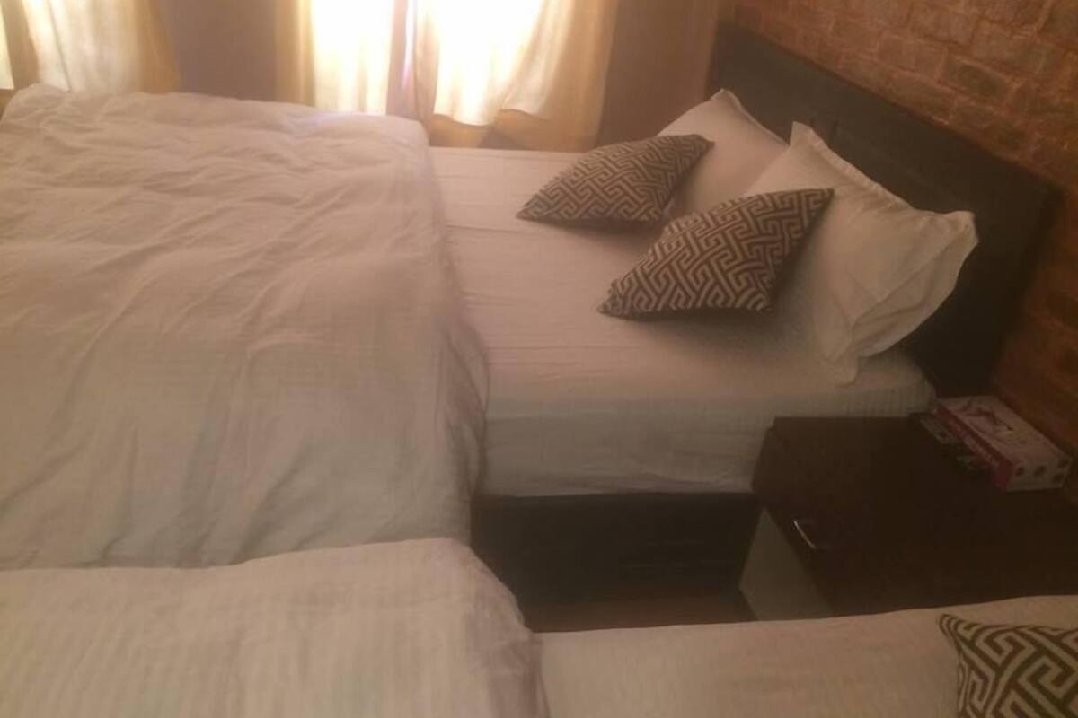 In-room safe, WiFi (free)