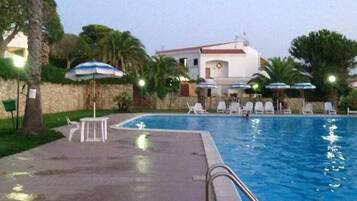 Seasonal outdoor pool