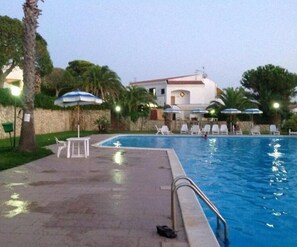 Seasonal outdoor pool - Florida Beach Residence (Bonifati)