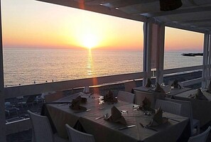 Breakfast, lunch, dinner and brunch served - Florida Beach Residence (Bonifati)