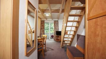 Business Studio, Multiple Beds | Desk, blackout drapes, free WiFi, bed sheets