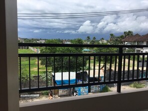 Balcony - Repag Wayan Canggu Hostel (Canggu)
