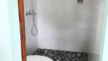 Shower, free toiletries, towels