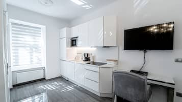 Luxury Apartment | Private kitchenette | Fridge, microwave, oven, stovetop
