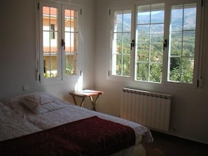 6 chambres, fer et planche Ă repasser, draps fournis