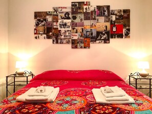 2 bedrooms, desk, iron/ironing board, free WiFi - Casa G&G Pignasecca 2 in the heart of Naples (Napoli)