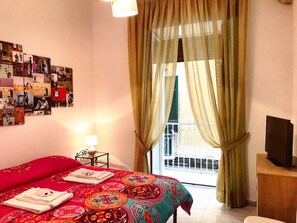 2 Schlafzimmer, Schreibtisch, Bügeleisen/Bügelbrett, Reisekinderbett