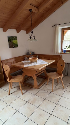 Dining - Beautiful apartment in an ideal location for a relaxing, restful vacation (Hausham - Agathried)