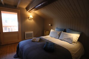 5 habitaciones, tabla de planchar con plancha, wifi y ropa de cama