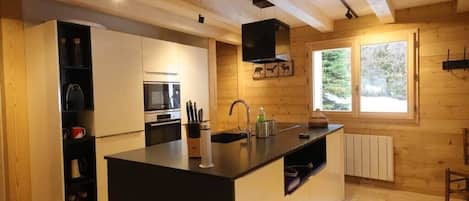 Refrigerador, microondas, horno, placa de cocina