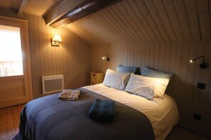 5 habitaciones, tabla de planchar con plancha, wifi y ropa de cama 