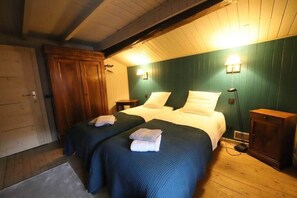 5 chambres, fer et planche à repasser, Wi-Fi, draps fournis